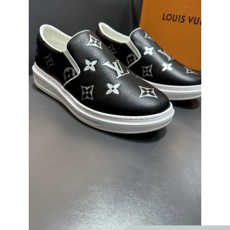 G*u*i sneakers